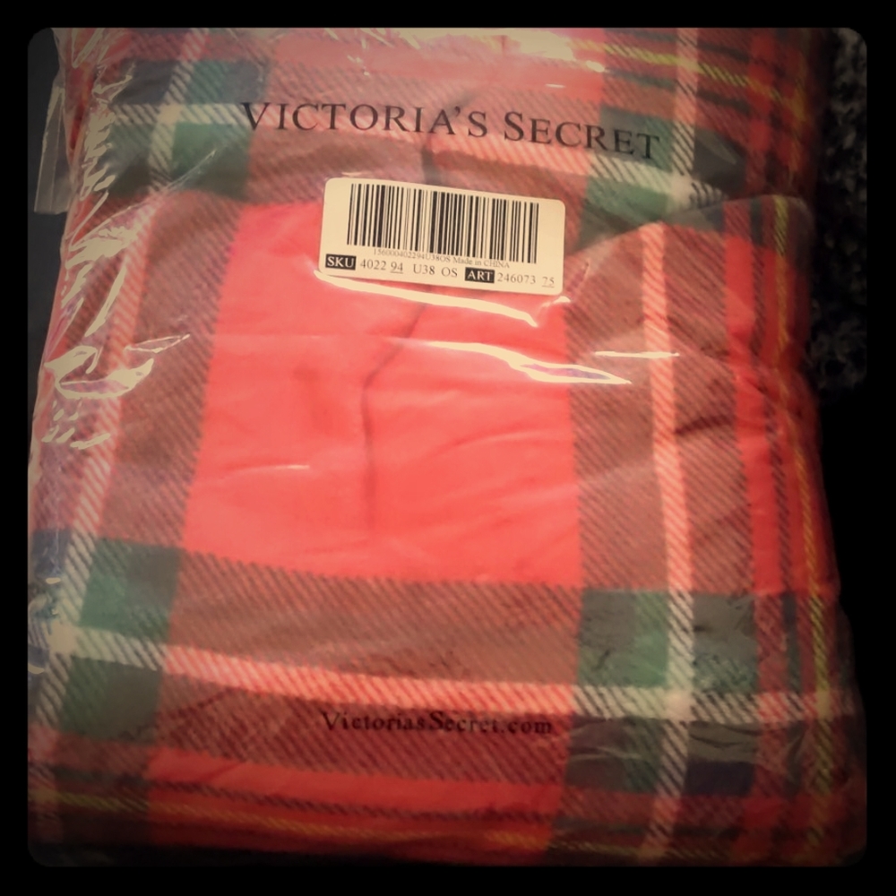 NWT Red plaid flannel blanket
